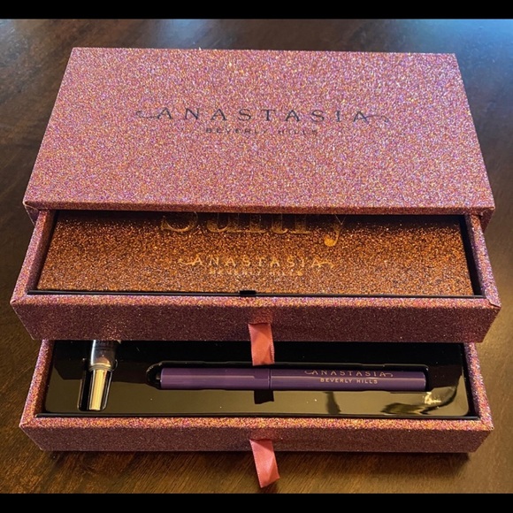 Anastasia Beverly Hills Other - - Anastasia Beverly Hills vault set